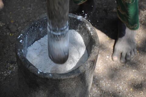 ɨgə gɨ gere (piler du riz)
