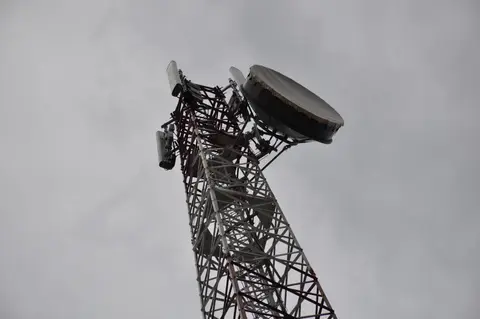 anten Airtel mana gɨ Dɨməgɨ (antenne Airtel Doumougou)