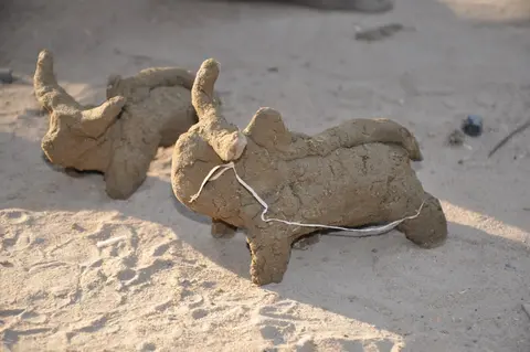 wun̰jɨ gɨnə dine day (jeux d’enfants)