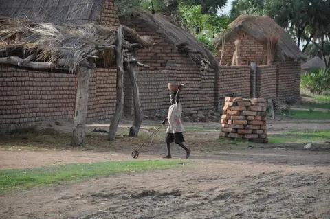 wun̰jɨ gɨnə dine day (jeux d’enfants)