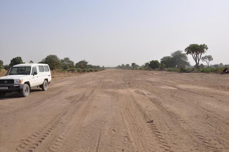 Koblague, mars 2019, après qu’un gradeur motorisé a aplani la piste d’atterrissage
